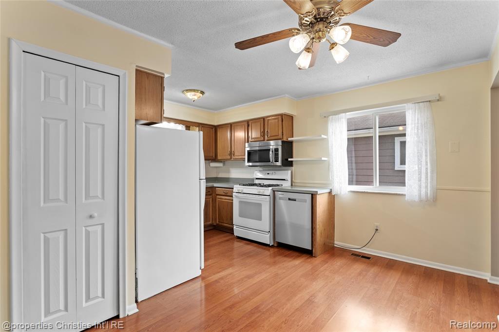 8834 Janis Street, Shelby Twp, MI 48317 — Photo 9