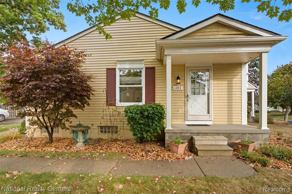 1493 Mariner Drive, Walled Lake, MI 48390 — Photo 2