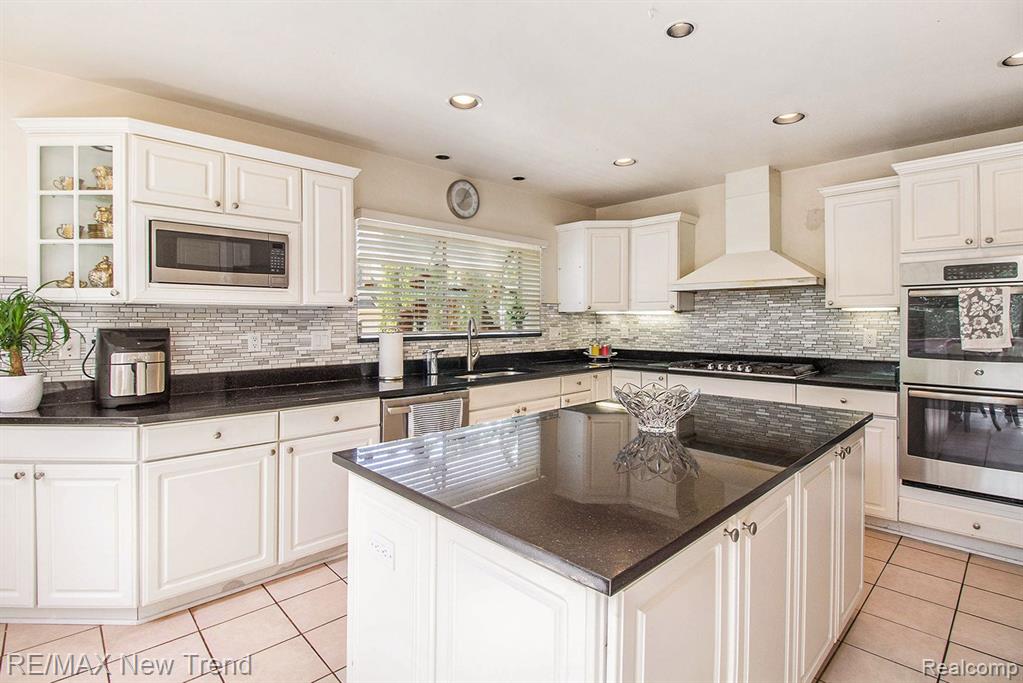 5573 SILVER POND, West Bloomfield, MI — Photo 24