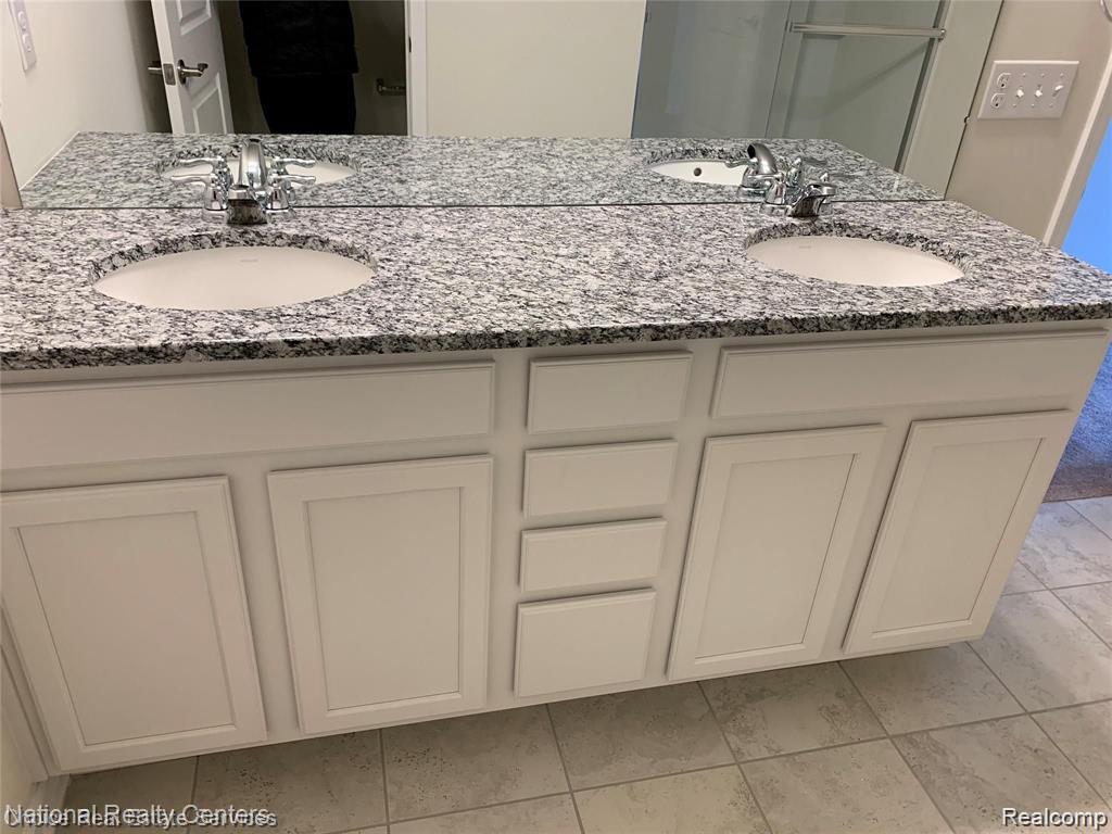 43683 Chancellor Lane, Novi, MI — Photo 27