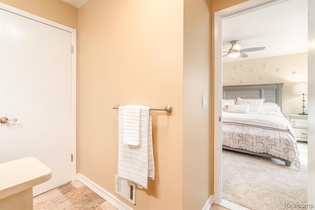 5745 NEW MEADOW Drive, Ypsilanti, MI 48197 — Photo 35