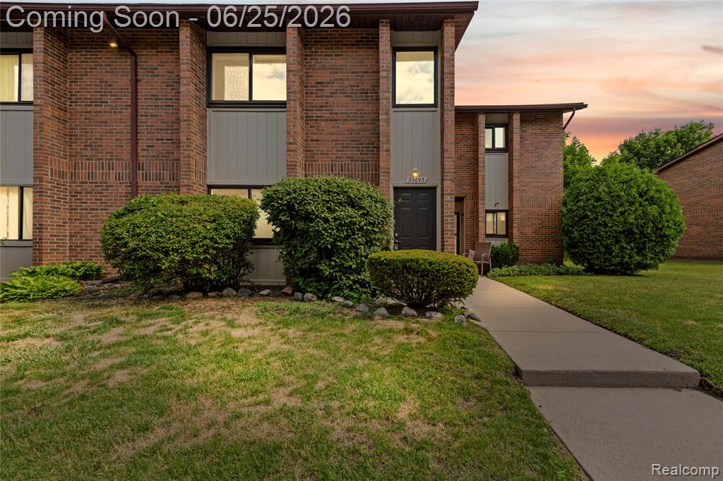 33693 Pondview Circle, Livonia, MI 48152 — front exterior