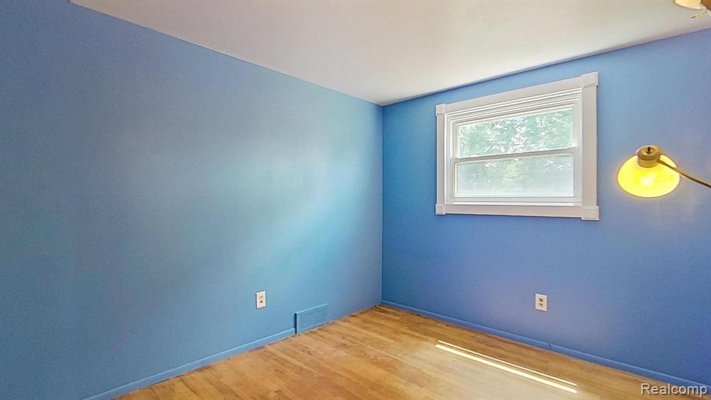 8252 Tinkler Road, Sterling Heights, MI 48312 — Photo 33