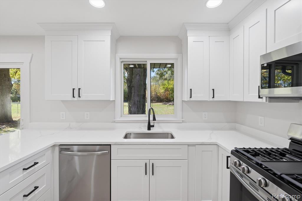 241 Raleigh Place, Lennon Vlg, MI 48449 — Photo 11