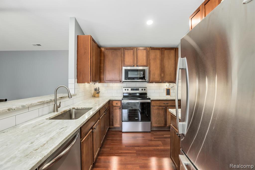 5203 WIDGEON Lane, Walled Lake, MI 48390 — Photo 14