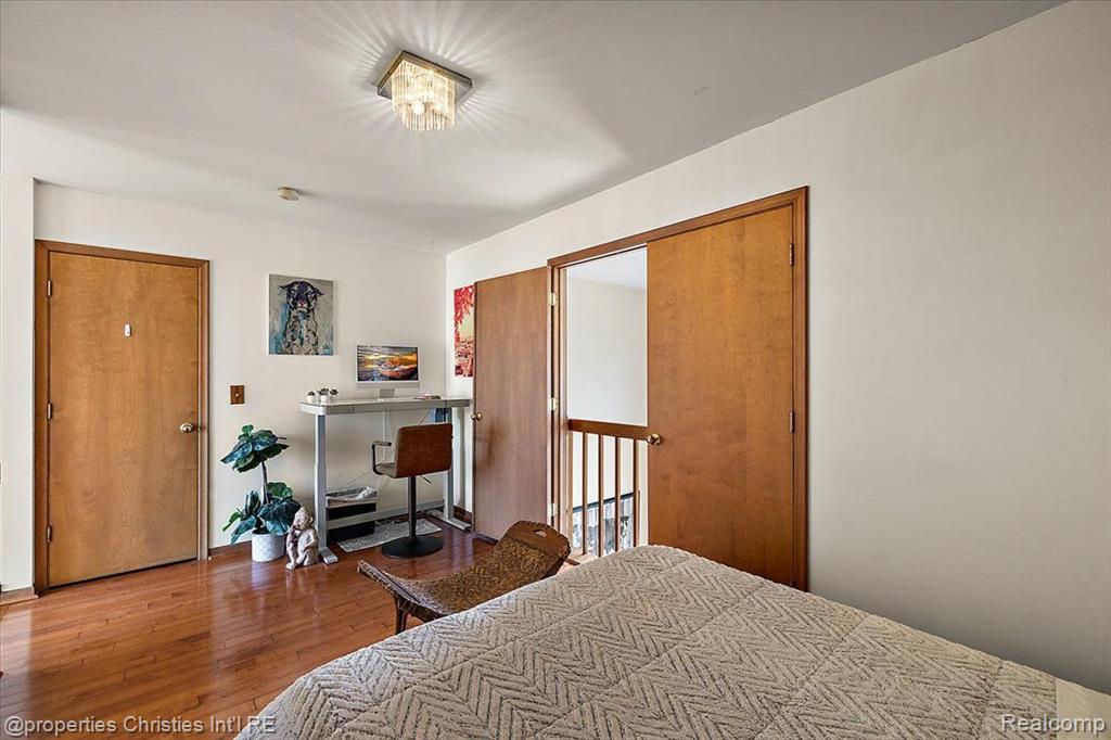 8241 LAKE PINE Drive, Commerce Twp, MI 48382 — Photo 35