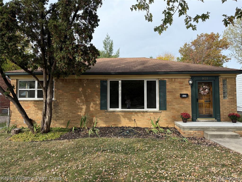 925 E Fourteen Mile Road, Clawson, MI — front exterior