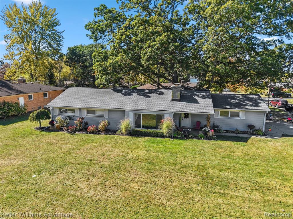 671 E Crest Lane, South Lyon, MI 48178 — Photo 3