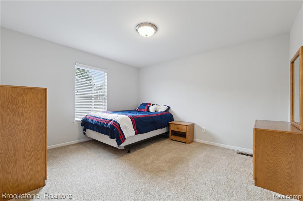 7422 S Village Drive, Clarkston, MI — Photo 31