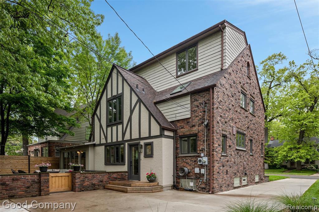 641 W WOODLAND Street, Ferndale, MI 48220 — Photo 54