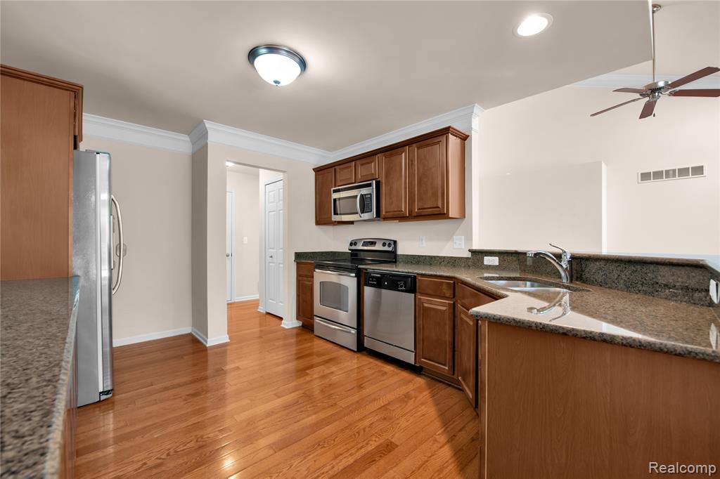 40488 Lenox Park Drive, Novi, MI 48377 — Photo 7