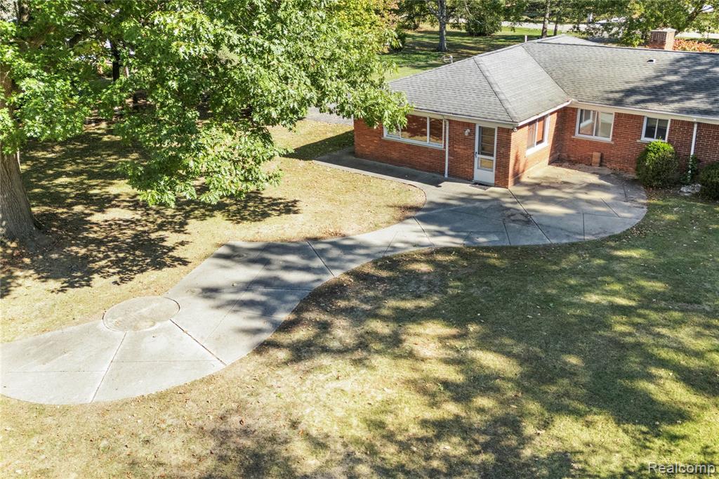 7250 Ten Hill Road, West Bloomfield, MI — Photo 34