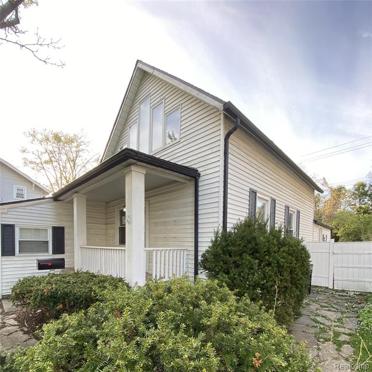 415 Gardenia Avenue, Royal Oak, MI 48067 — Photo 2