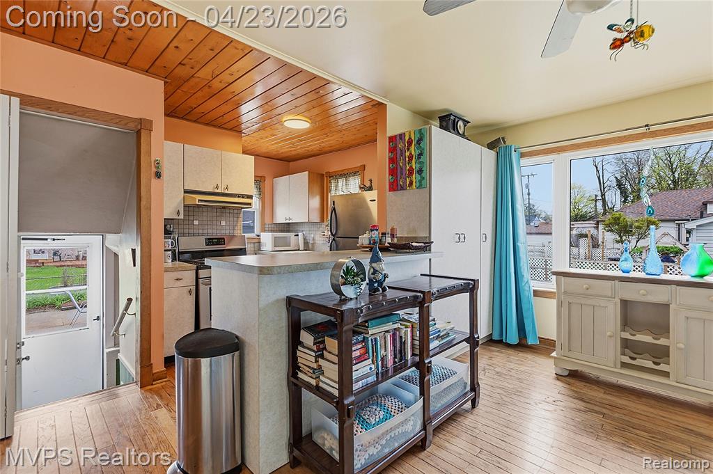 907 Batavia Avenue, Royal Oak, MI 48067 — Photo 7
