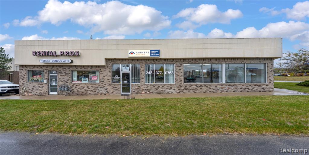 1989 N Opdyke Road, Auburn Hills, MI 48326