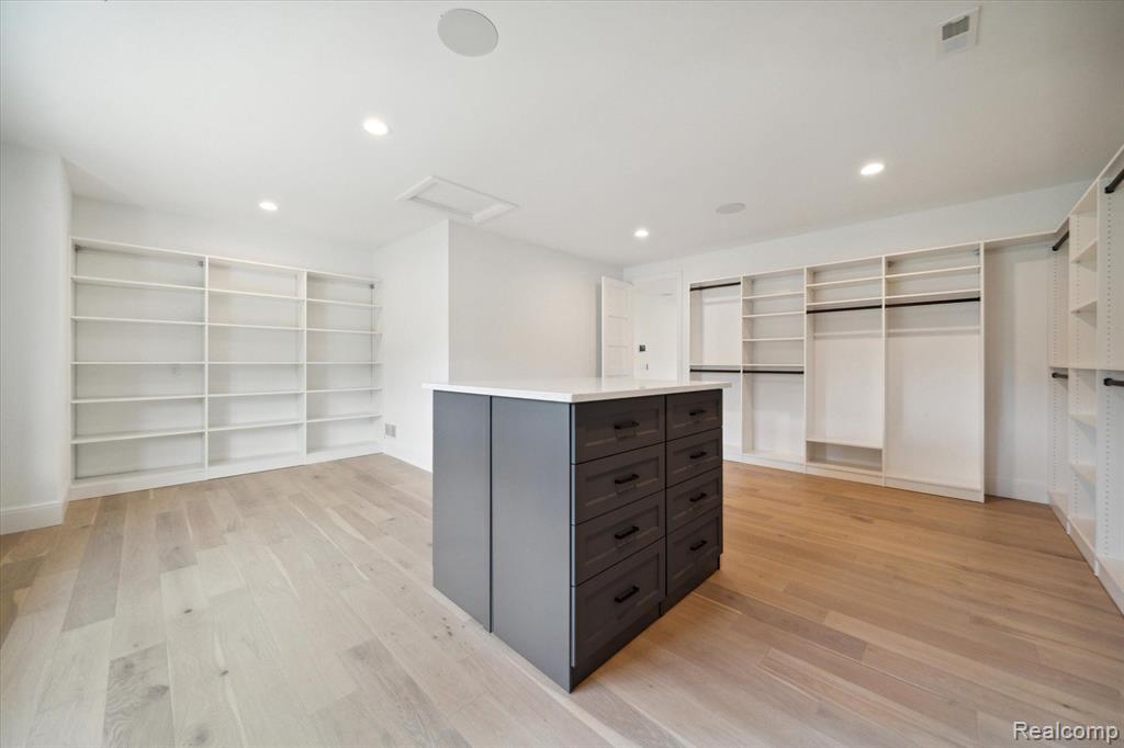 7450 PARKSTONE Lane, Bloomfield Hills, MI 48301 — Photo 40