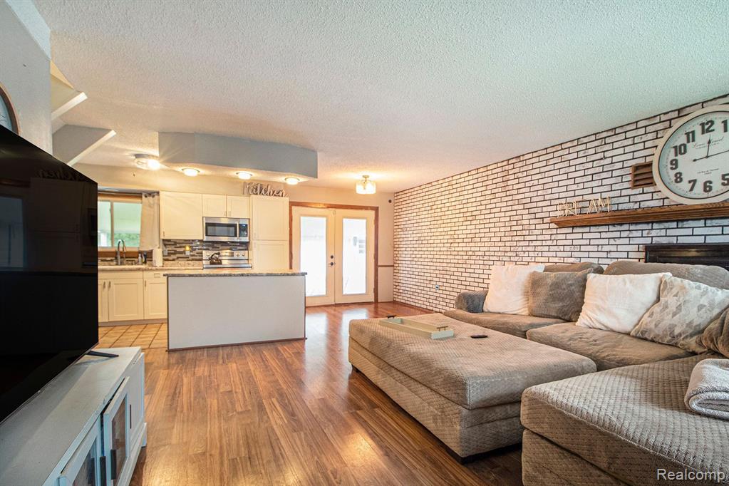 1255 GAULT Drive, Ypsilanti, MI 48198 — Photo 6