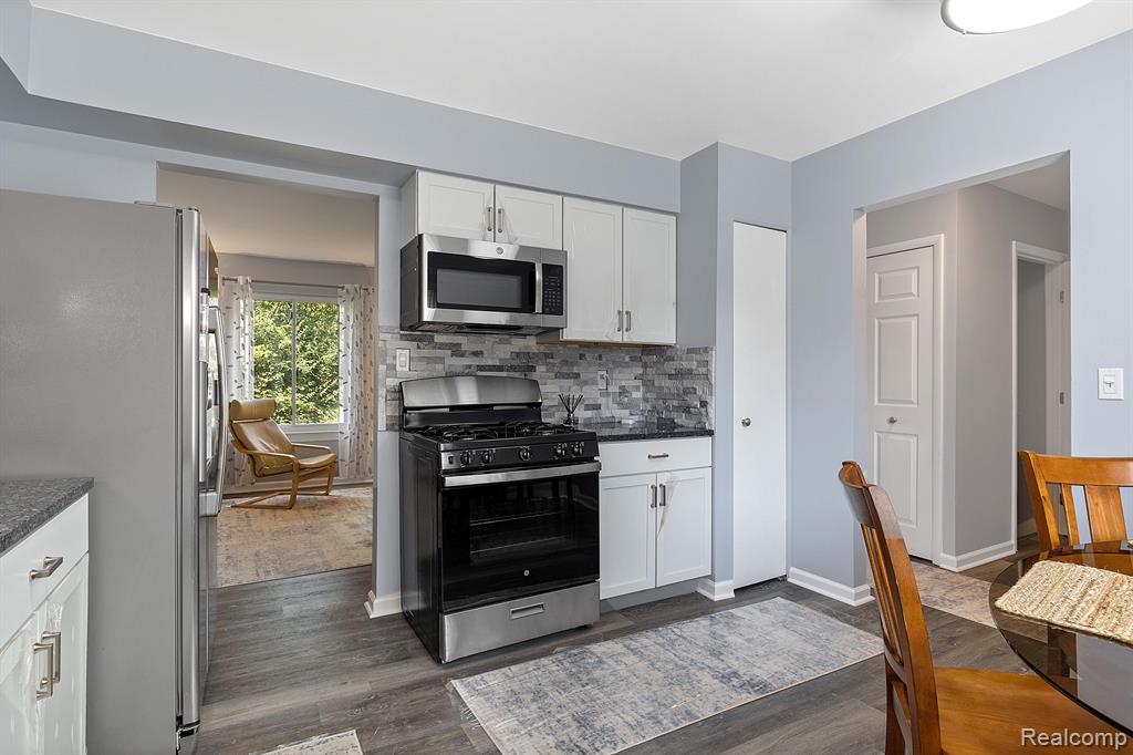 8387 LAKEVIEW Court, Ypsilanti, MI 48198 — Photo 10