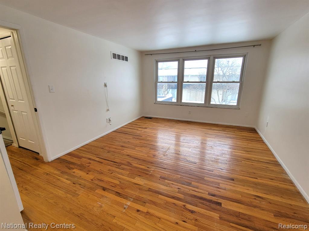 8249 KENNEDY Circle, Warren, MI 48093 — Photo 13
