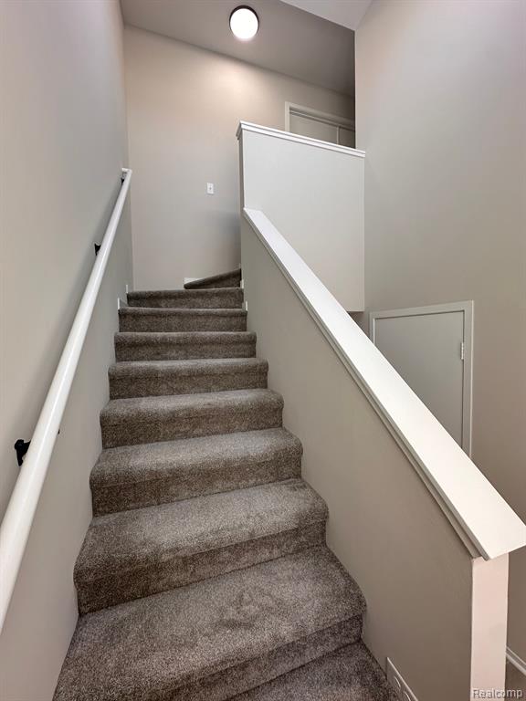 604 CHESHIRE Court, Rochester Hills, MI 48307 — Photo 14