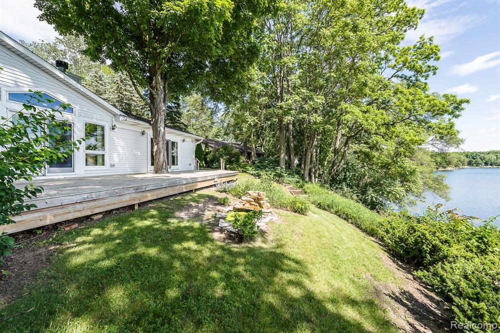 7636 THARP Drive, Whitmore Lake, MI 48189 — Photo 7