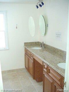 980 Sandhurst Road, Bloomfield Hills, MI 48302 — Photo 17