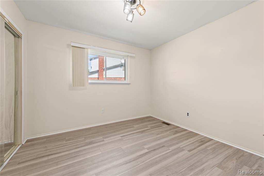 4900 Kadena Court, Sterling Heights, MI 48310 — Photo 18