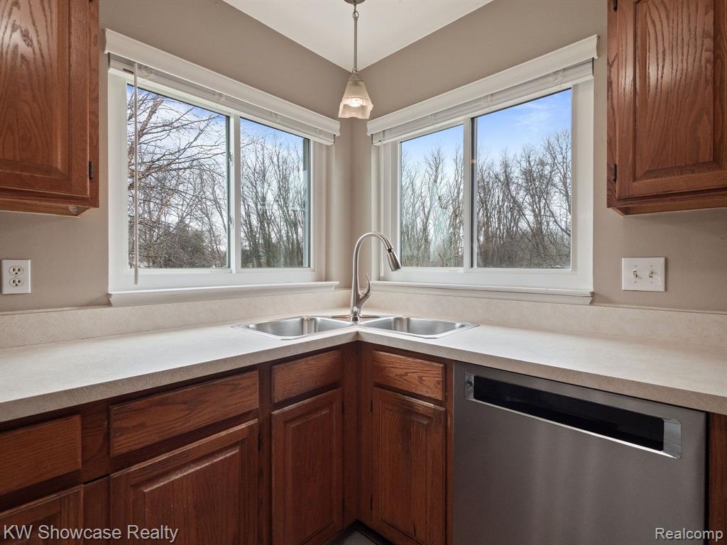 841 GOLDEN Drive, White Lake, MI — Photo 12
