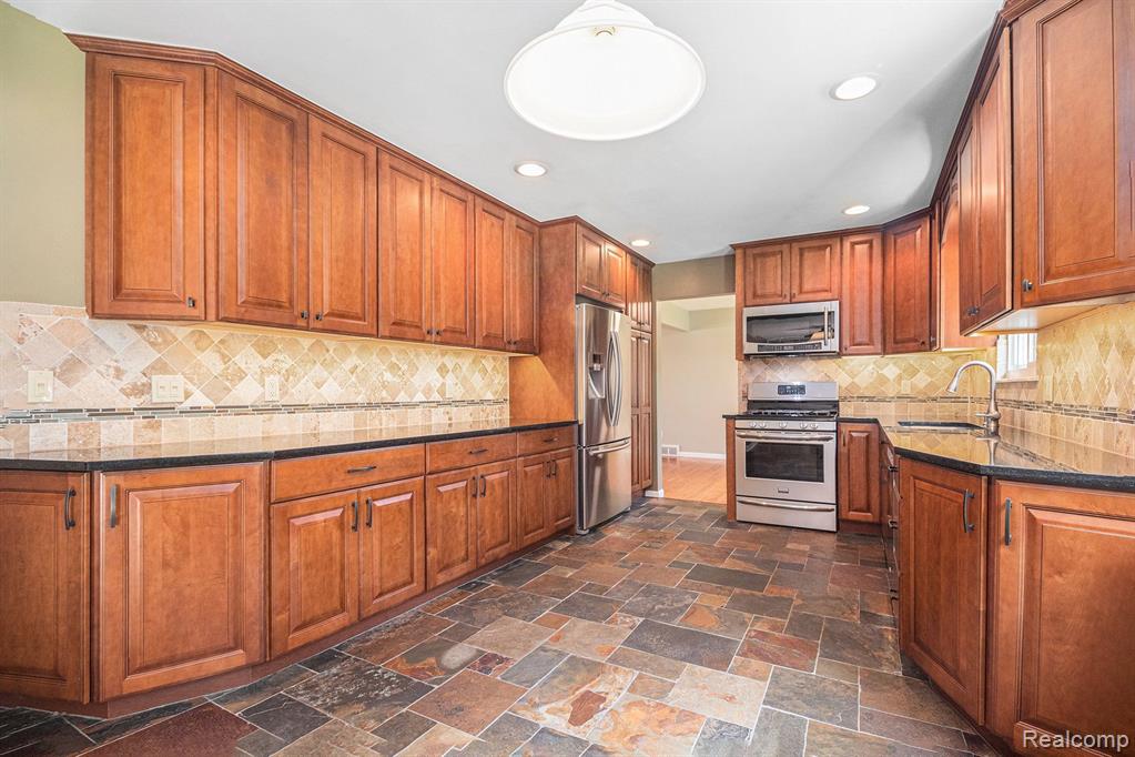 7370 Irongate Road, Canton, MI 48187 — Photo 10