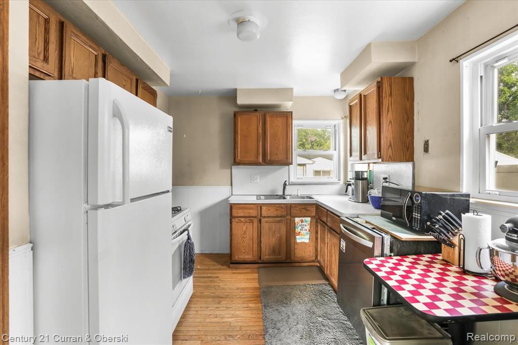 6958 Whitby Street, Garden City, MI — Photo 9