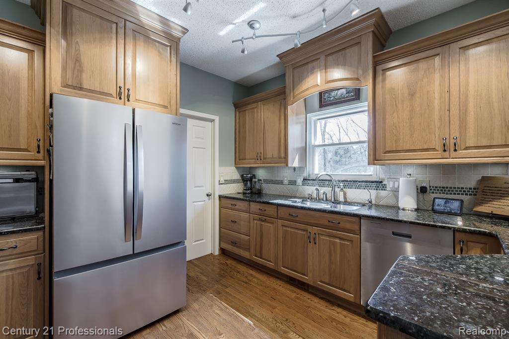 5492 E Alyssa Court, White Lake, MI 48383 — Photo 25
