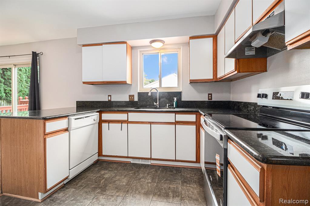 407 N Willard Road, Canton, MI 48187 — Photo 5