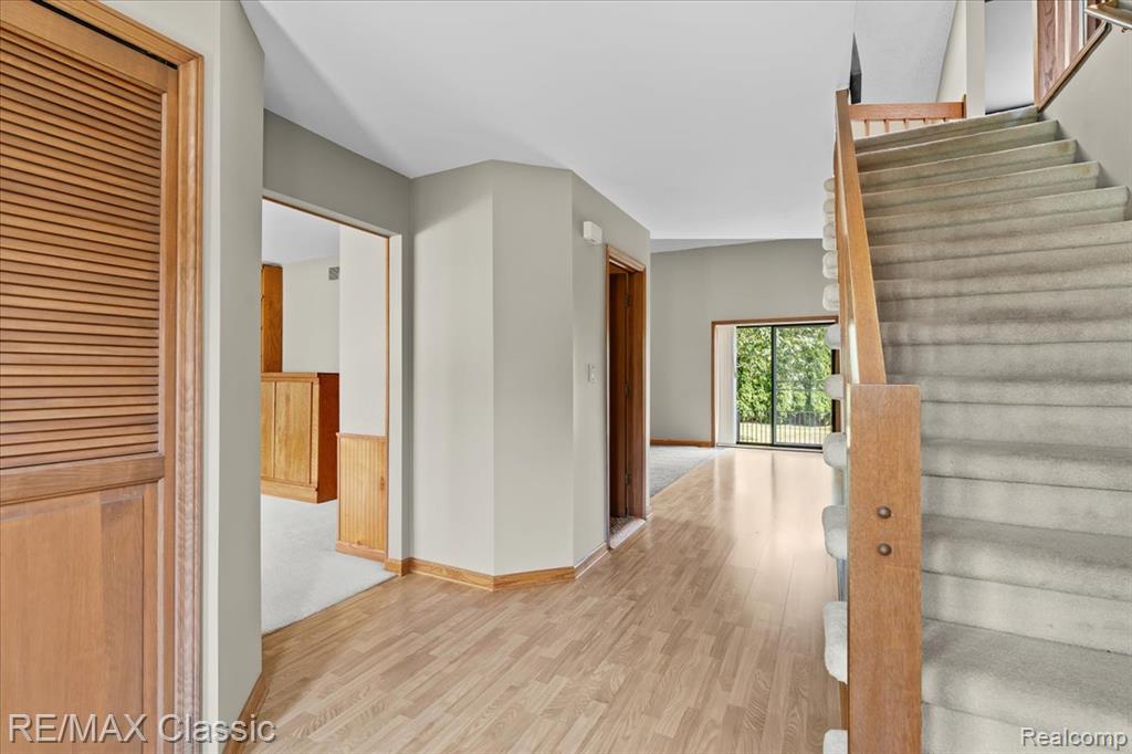 4432 Ravinewood Drive, Commerce Twp, MI 48382 — Photo 8