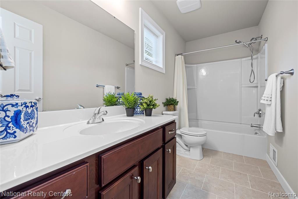 9760 Dornoch Trail, Brighton, MI 48114 — Photo 46