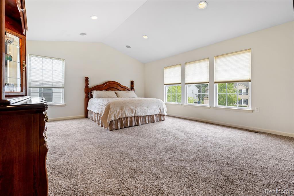 8844 Somerset Lane, Ypsilanti, MI 48198 — Photo 16
