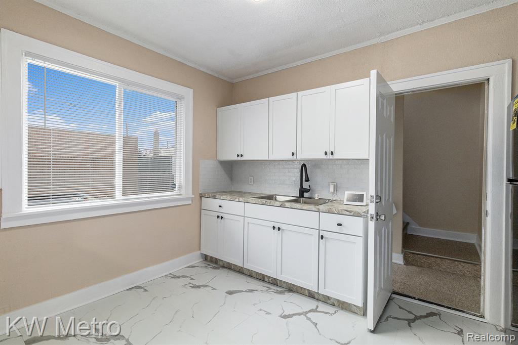 5025 Somerset Avenue, Detroit, MI 48224 — Photo 11