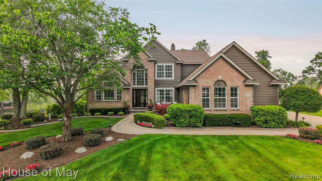 2082 Sandlewood Drive, White Lake, MI 48383 — Photo 2