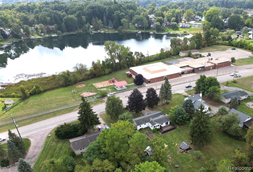 8466 Silver Lake Rd, Linden, MI 48451 — Photo 39