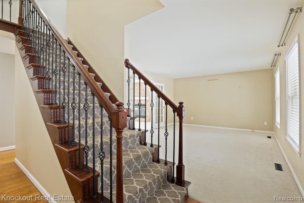 640 Timberwood Lane, Saginaw, MI 48609 — Photo 8
