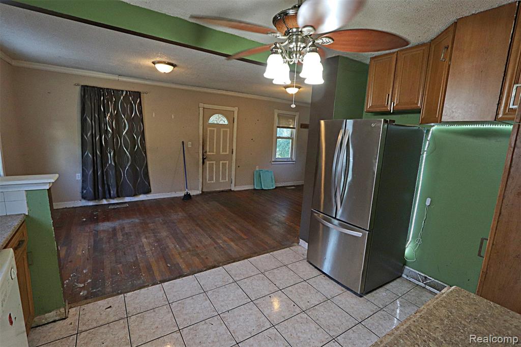 5455 Mayfair Street, Dearborn Heights, MI 48125 — Photo 10