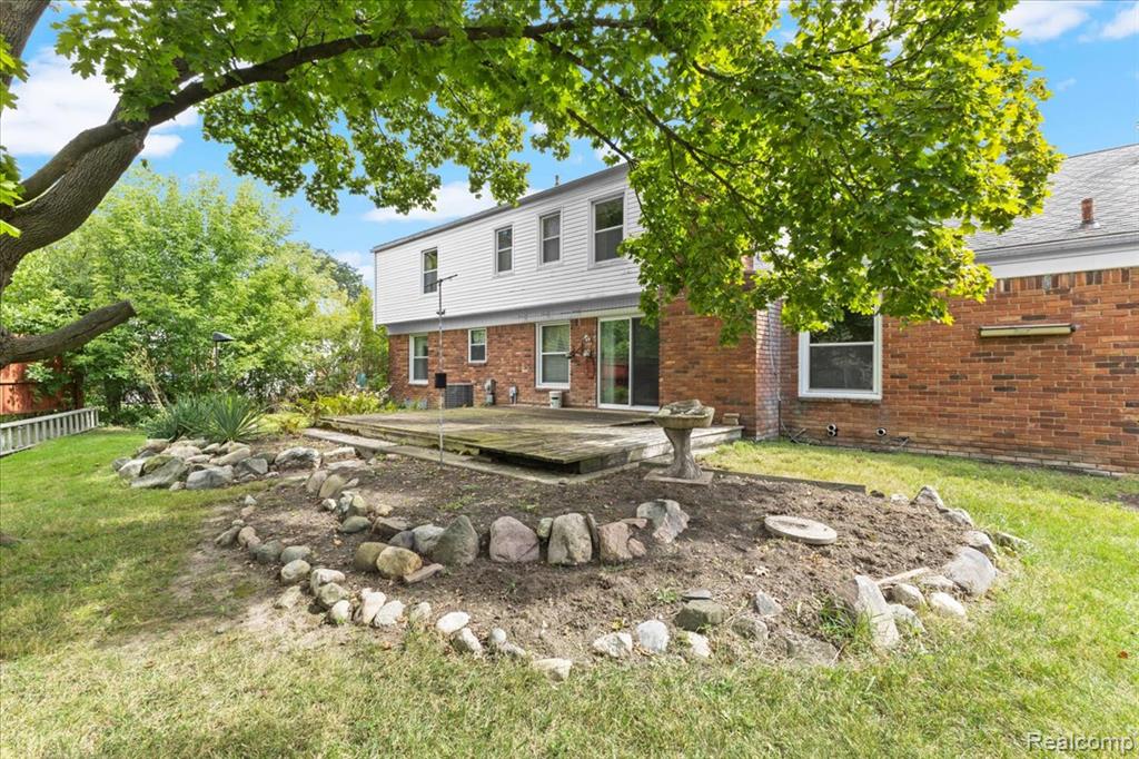 5710 Hobnail Circle, West Bloomfield, MI — Photo 53