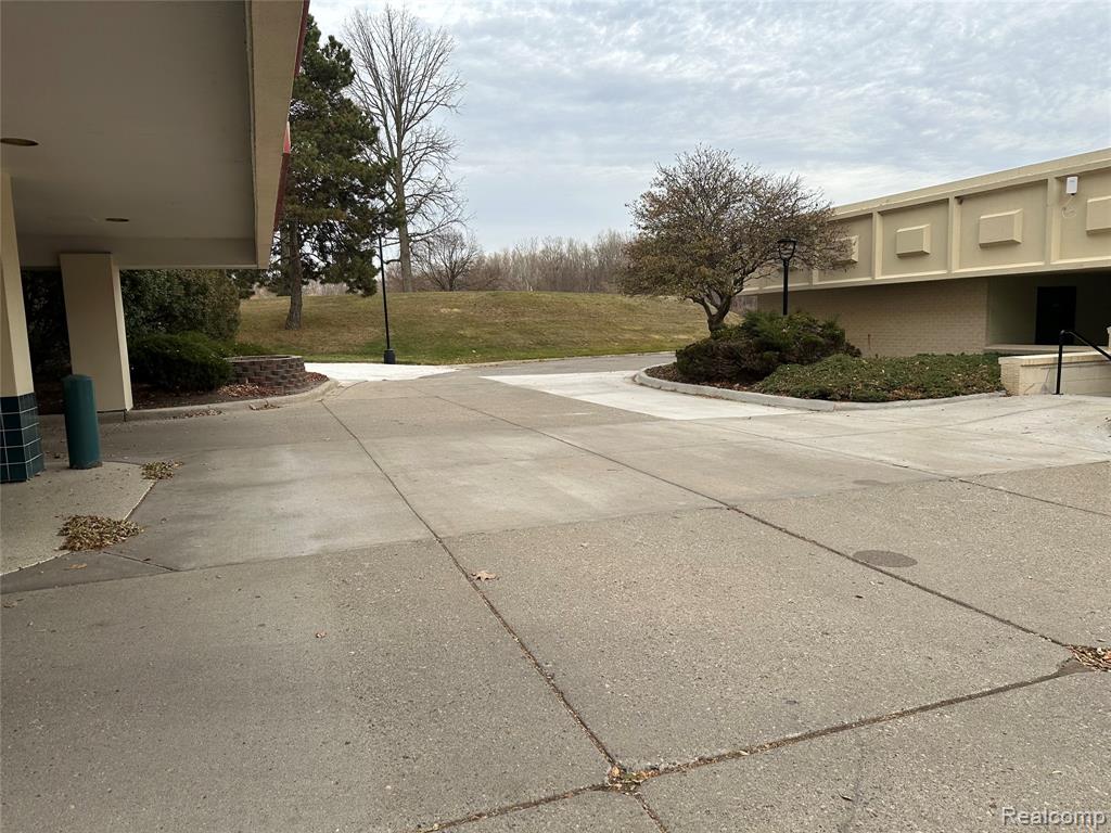 43050 12 Oaks Crescent Drive, 2066, Novi, MI 48377 — Photo 39