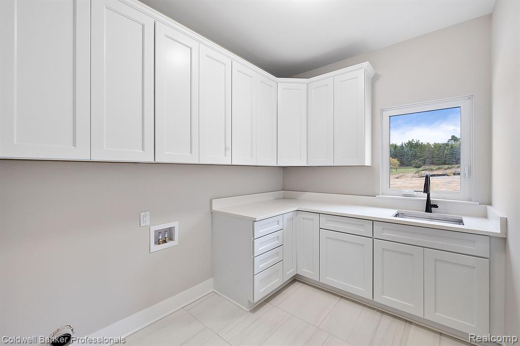 8257 STONEY CREEK Drive, South Lyon, MI 48178 — Photo 25