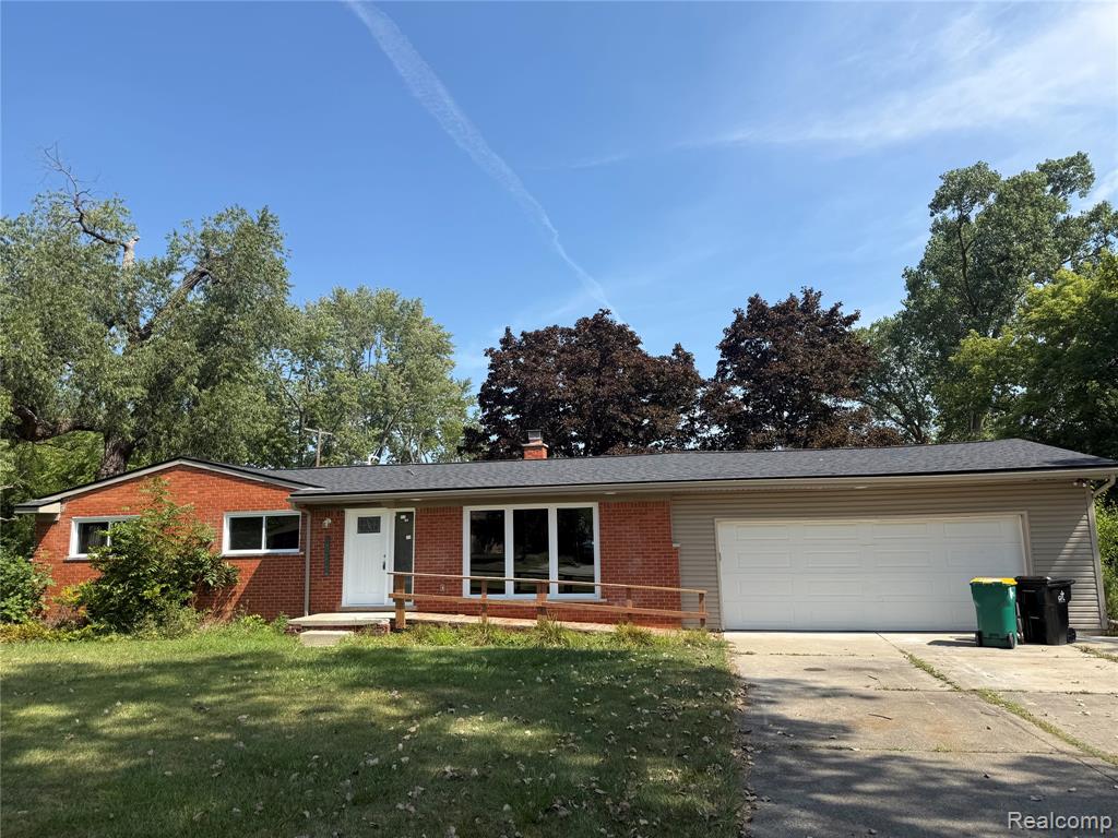 24726 LAKELAND Street, Farmington Hills, MI 48336
