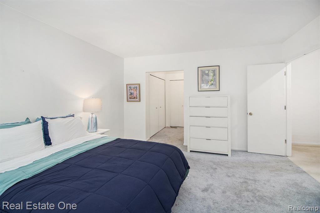 5537 Walnut Circle W, West Bloomfield, MI — Photo 20