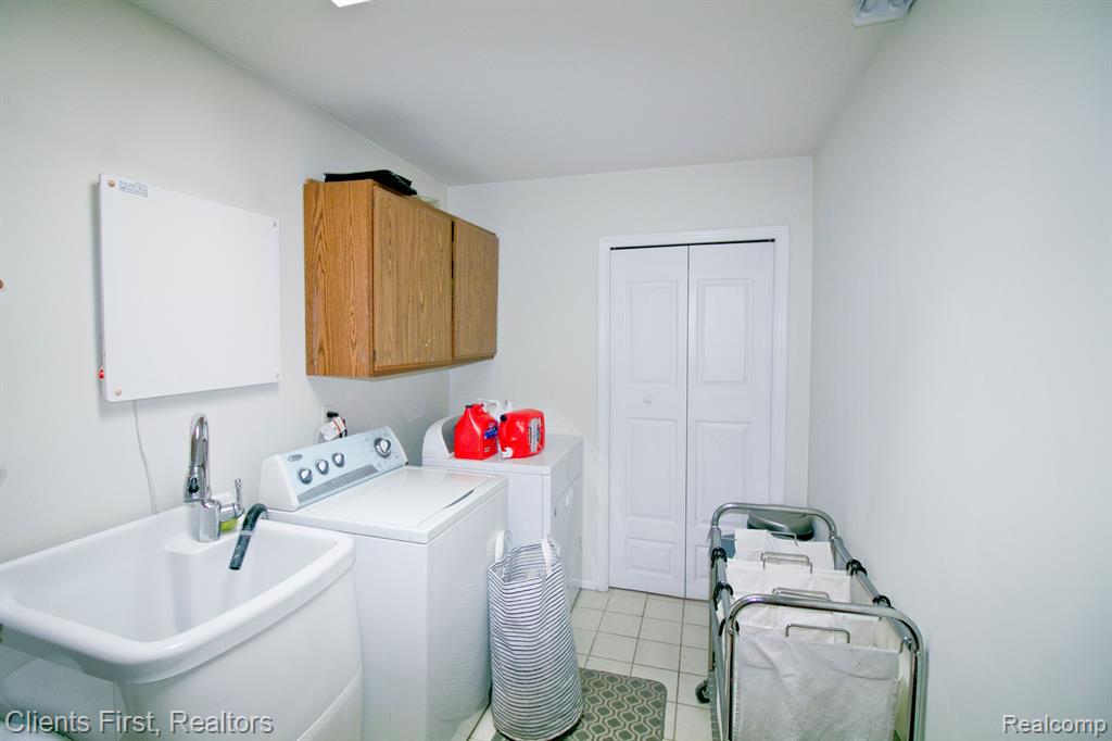 1030 FAIRMOUNT Drive, Ann Arbor, MI 48105 — Photo 12