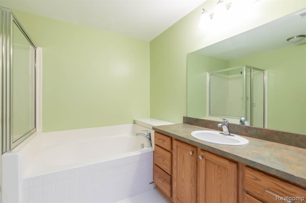 28460 CARLTON WAY Drive, Novi, MI 48377 — Photo 31