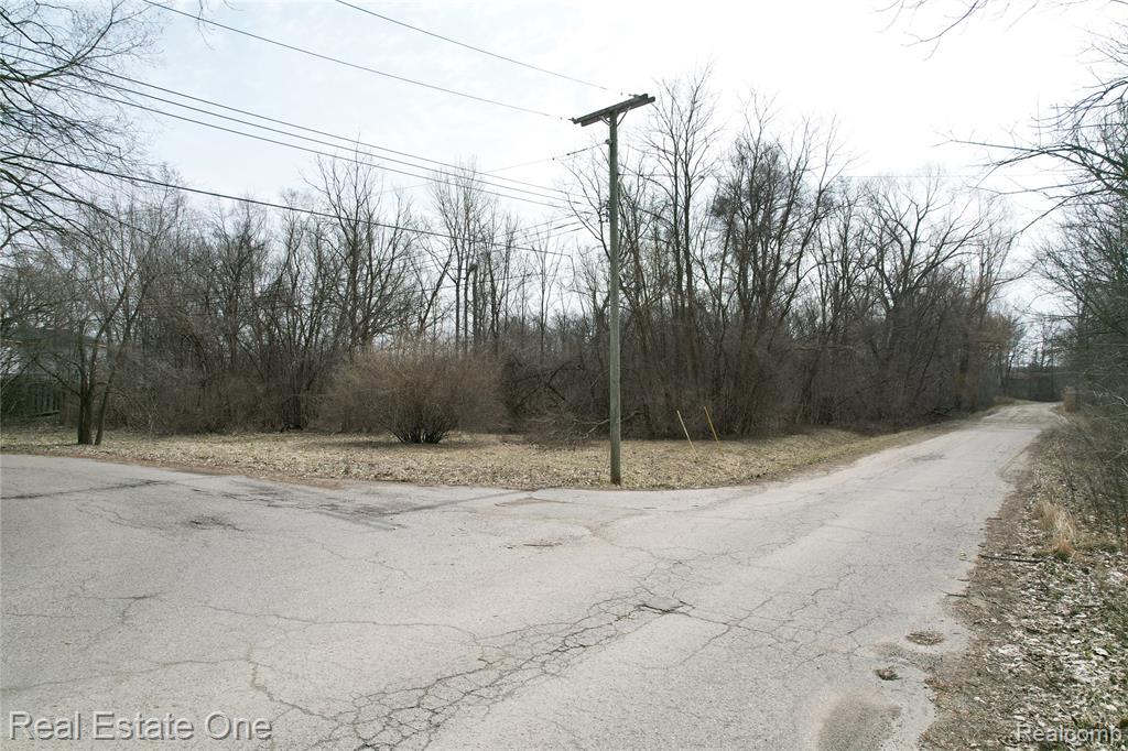 2636 Bay Drive, West Bloomfield, MI 48324 — Photo 11