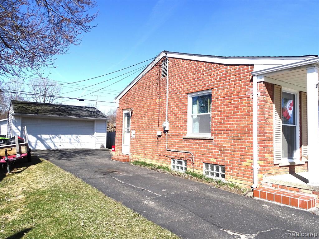 5232 GREENLEAF Drive, Swartz Creek, MI 48473 — Photo 15