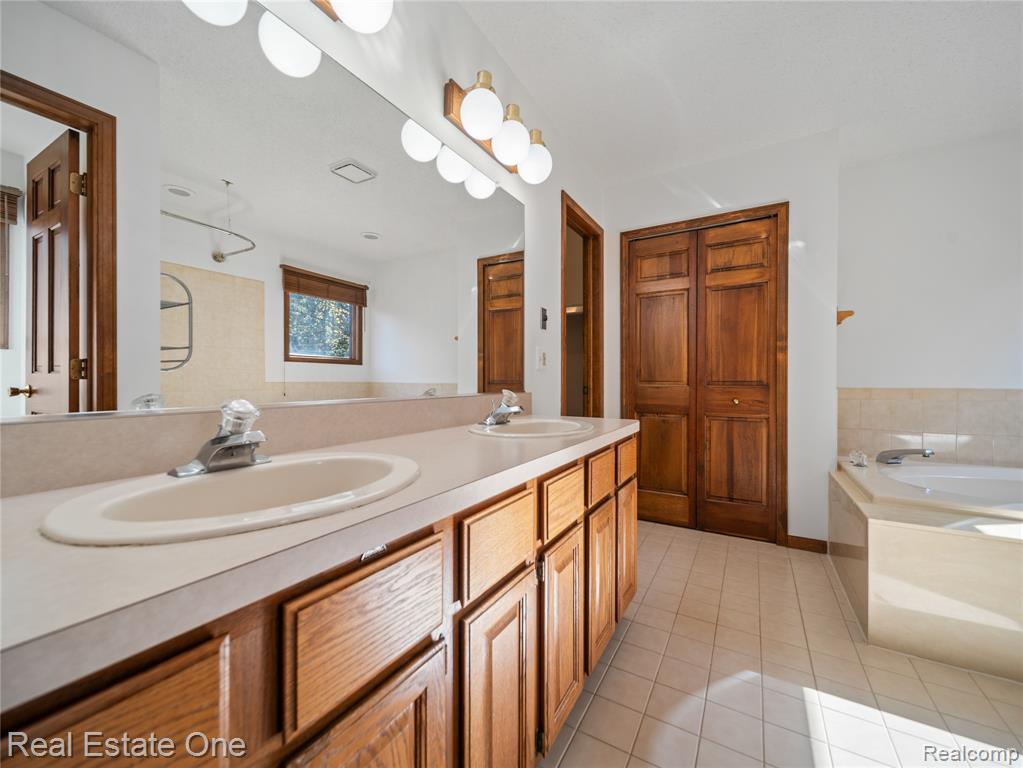 4097 Merna Lane, Milford, MI 48380 — Photo 22